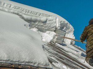 snow-removal-during-roofing