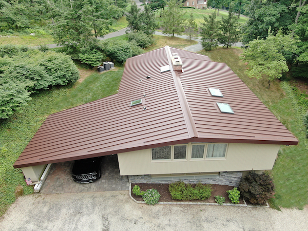 Standing-Seam Aluminum Roof on North Haven, CT Residence